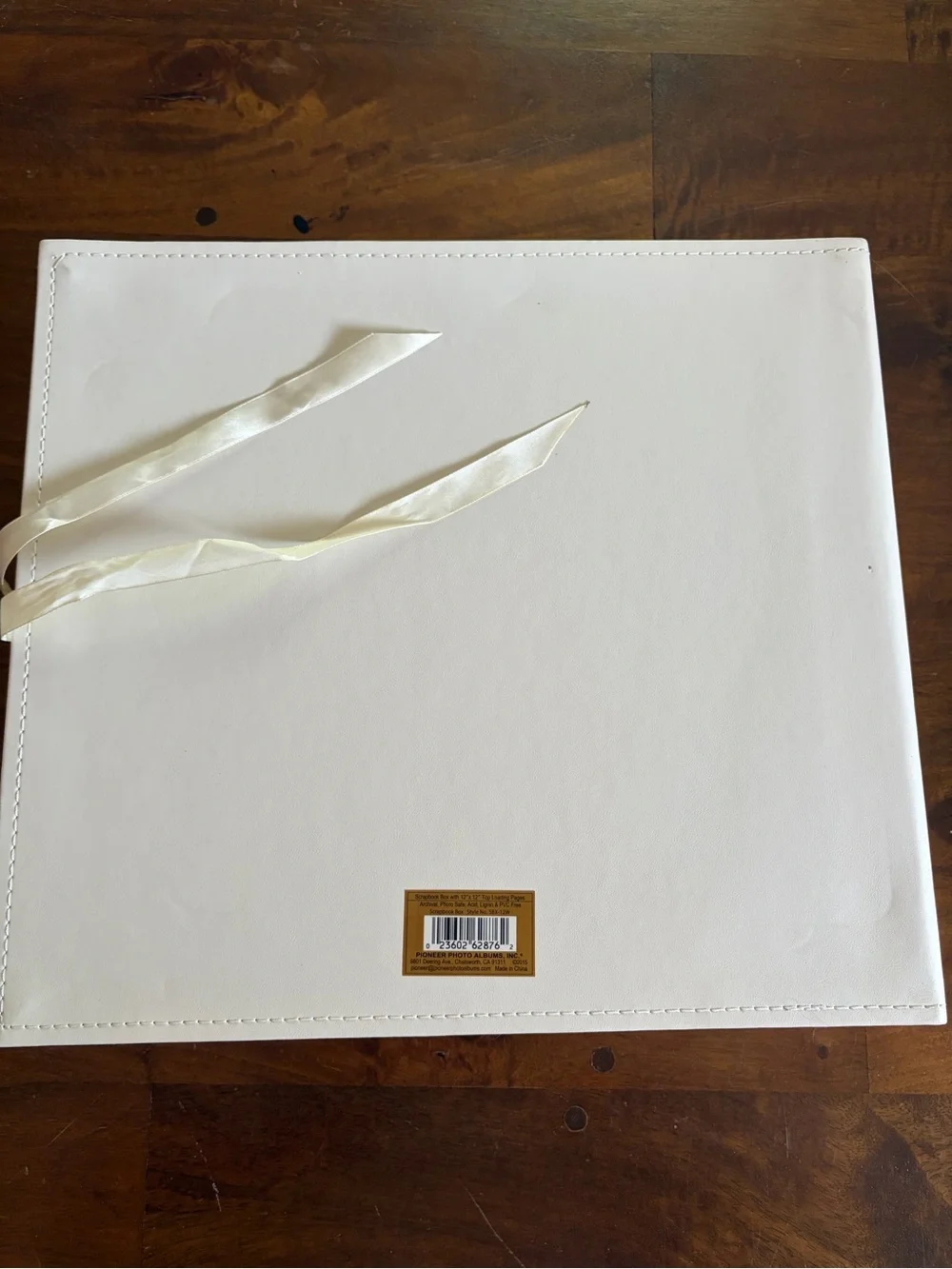 NWOT Ivory Wedding Photo Album with Center Window
